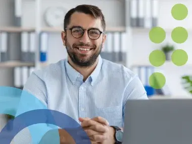 Fotografía de un experto de Sugeris que te ayudará como implementar CMMI 